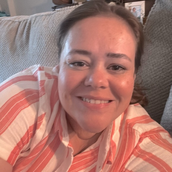 Meet your Posher, Jennifer - Picture 1 of 7